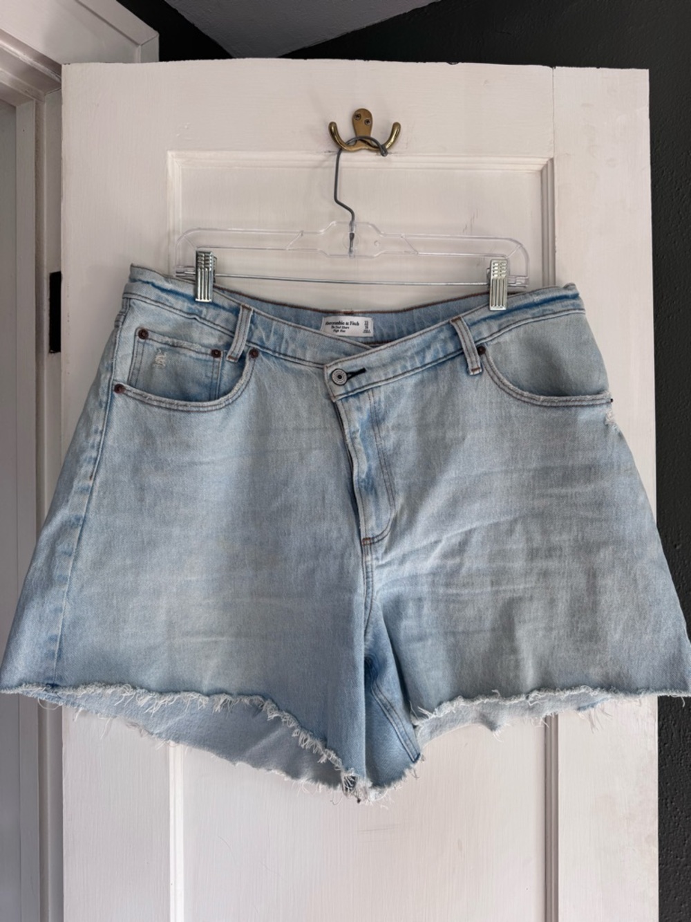 Abercrombie & Fitch Dad Short High Rise Curve Love Crossover Waist - Size 33/16